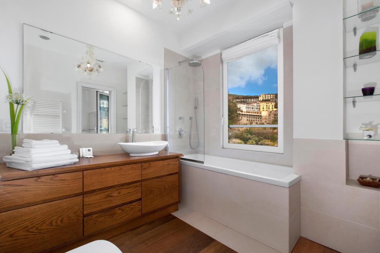 Sorrentovibes - Luxury Home Sea View & Jacuzzi In Sorrento Centre Luaran gambar