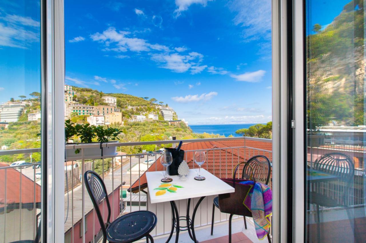 Sorrentovibes - Luxury Home Sea View & Jacuzzi In Sorrento Centre Luaran gambar